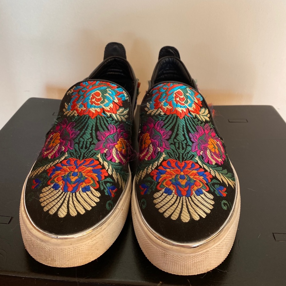 Fun shoes - Picture 2 of 5
